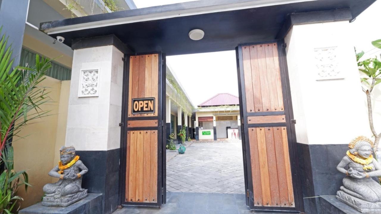 V Canggu Dormitory Buitenkant foto